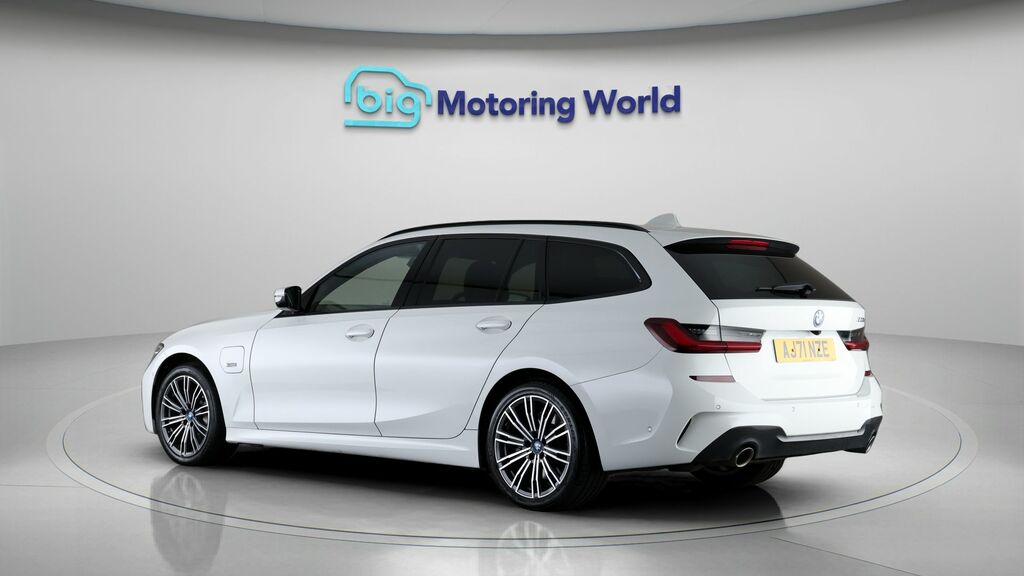 BMW 3 Series M Sport AJ71NZE White #5