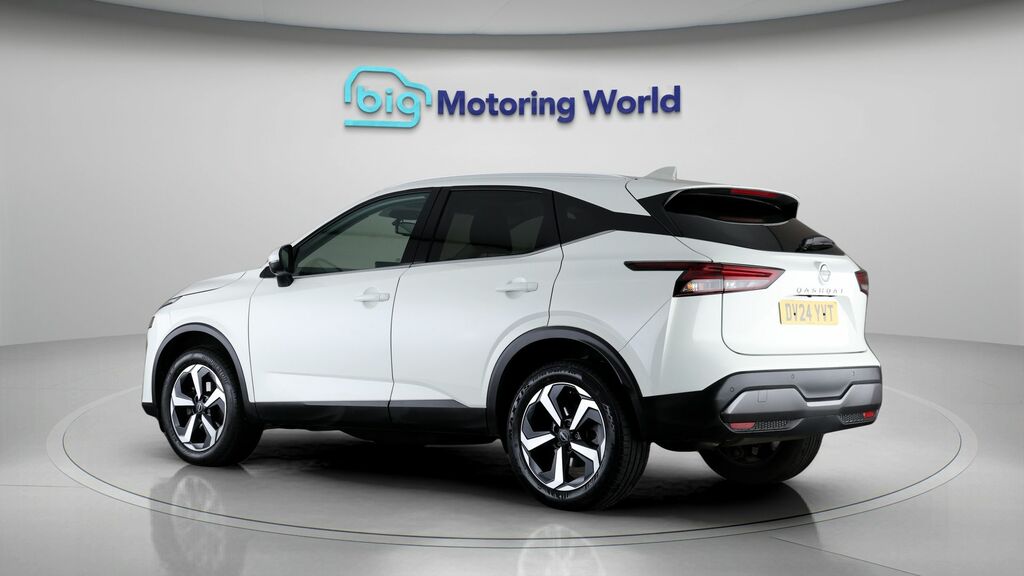 Nissan Qashqai N-connecta DV24YVT White #5