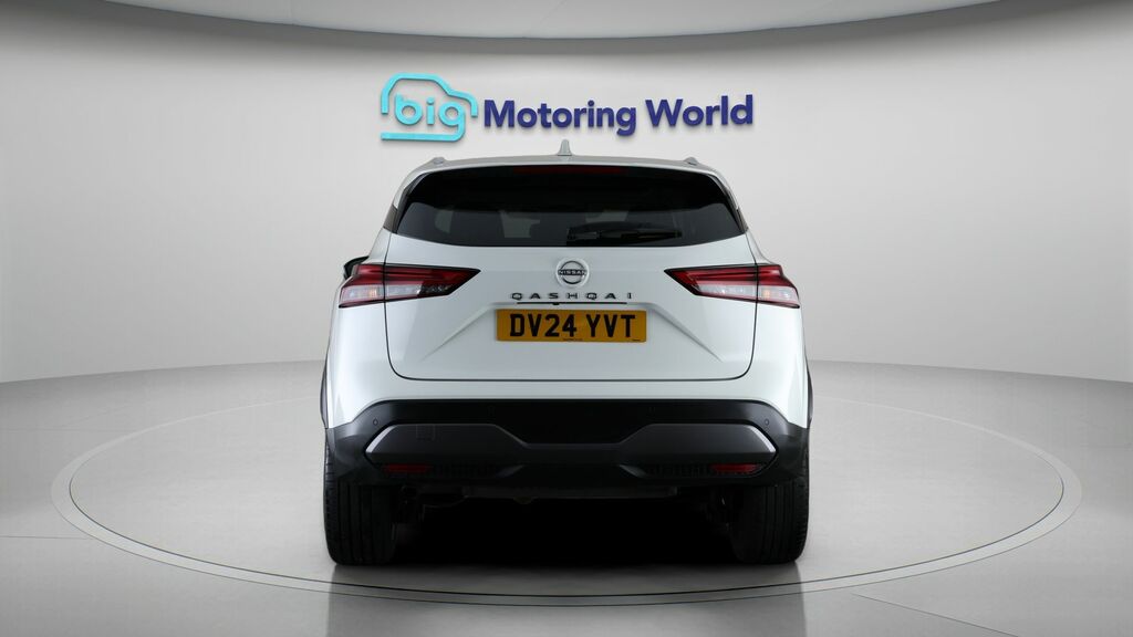 Nissan Qashqai N-connecta DV24YVT White #6