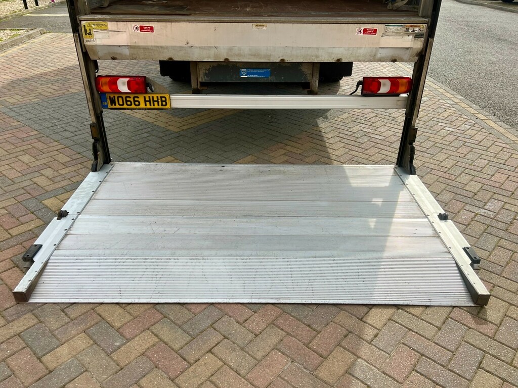 Mercedes-Benz  816 Day Cab White #31