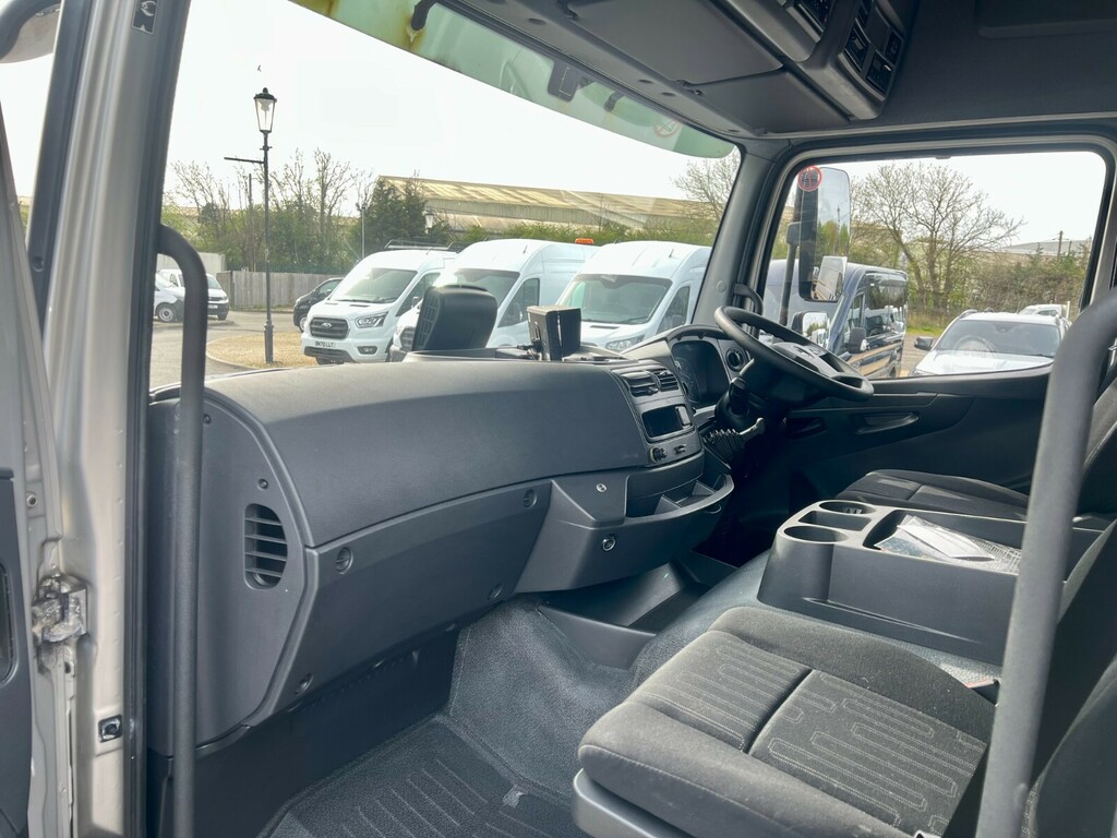 Mercedes-Benz  816 Day Cab White #26