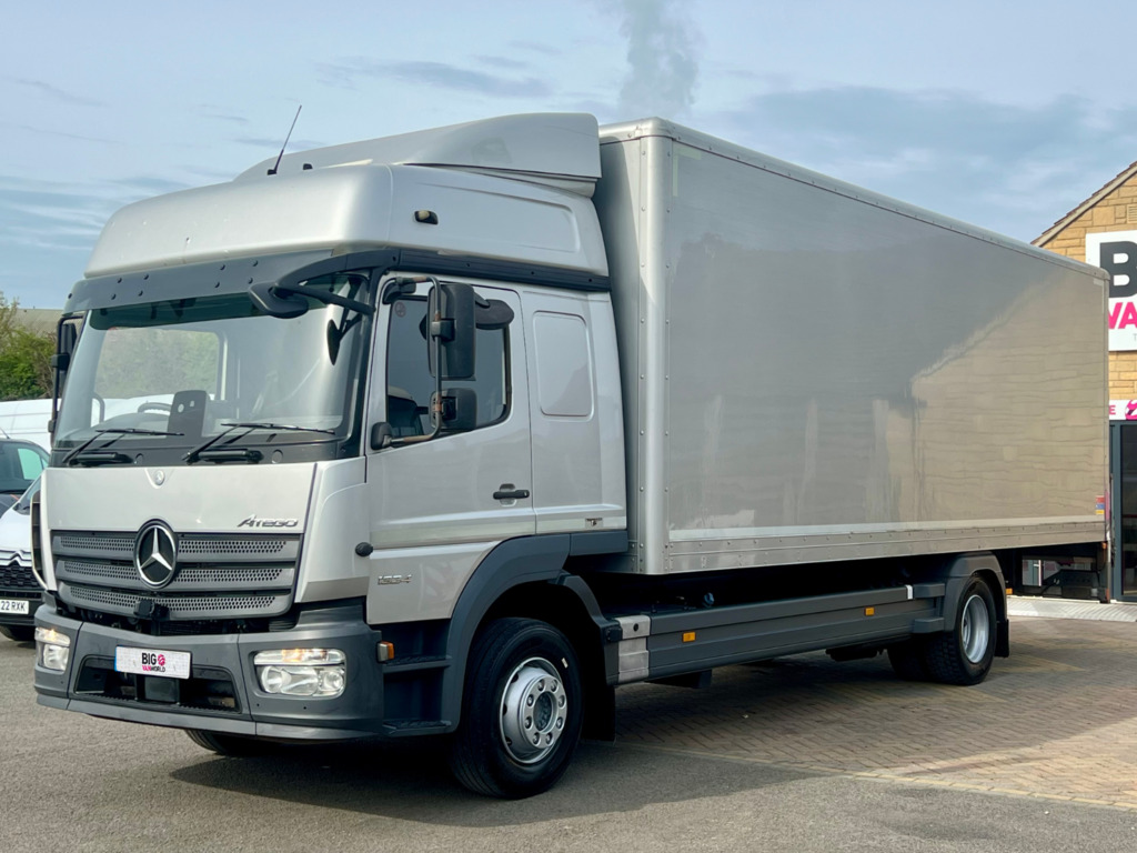 Mercedes-Benz  816 Day Cab White #6