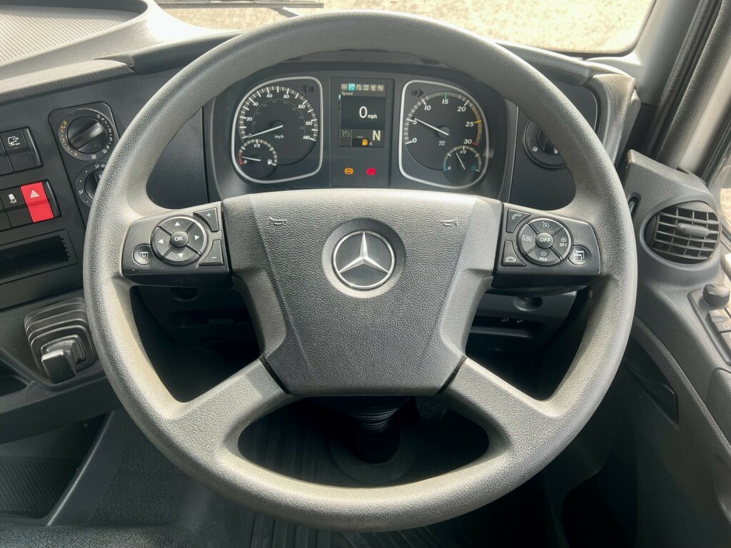 Mercedes-Benz  816 Day Cab White #13