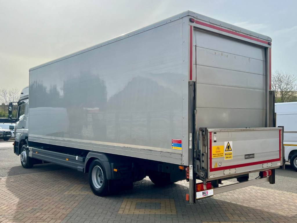 Mercedes-Benz  816 Day Cab White #5