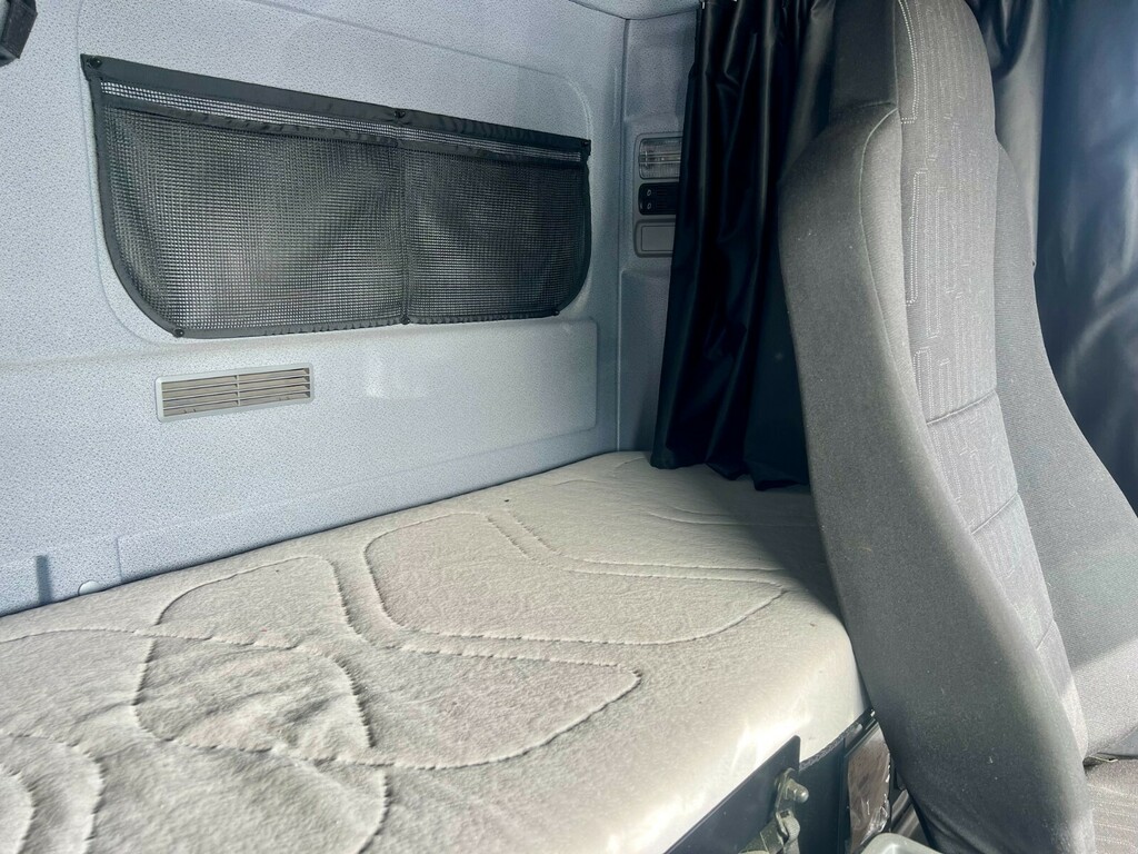 Mercedes-Benz  816 Day Cab White #9