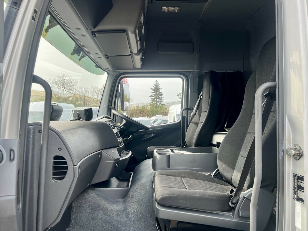 Mercedes-Benz  816 Day Cab White #27