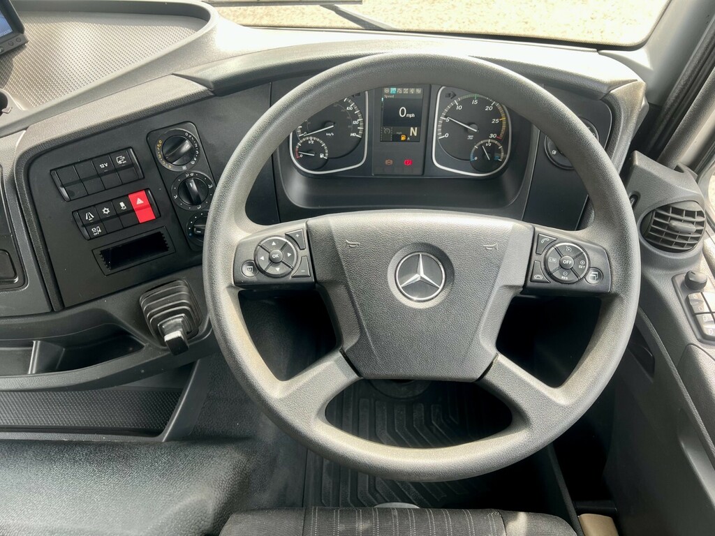 Mercedes-Benz  816 Day Cab White #12