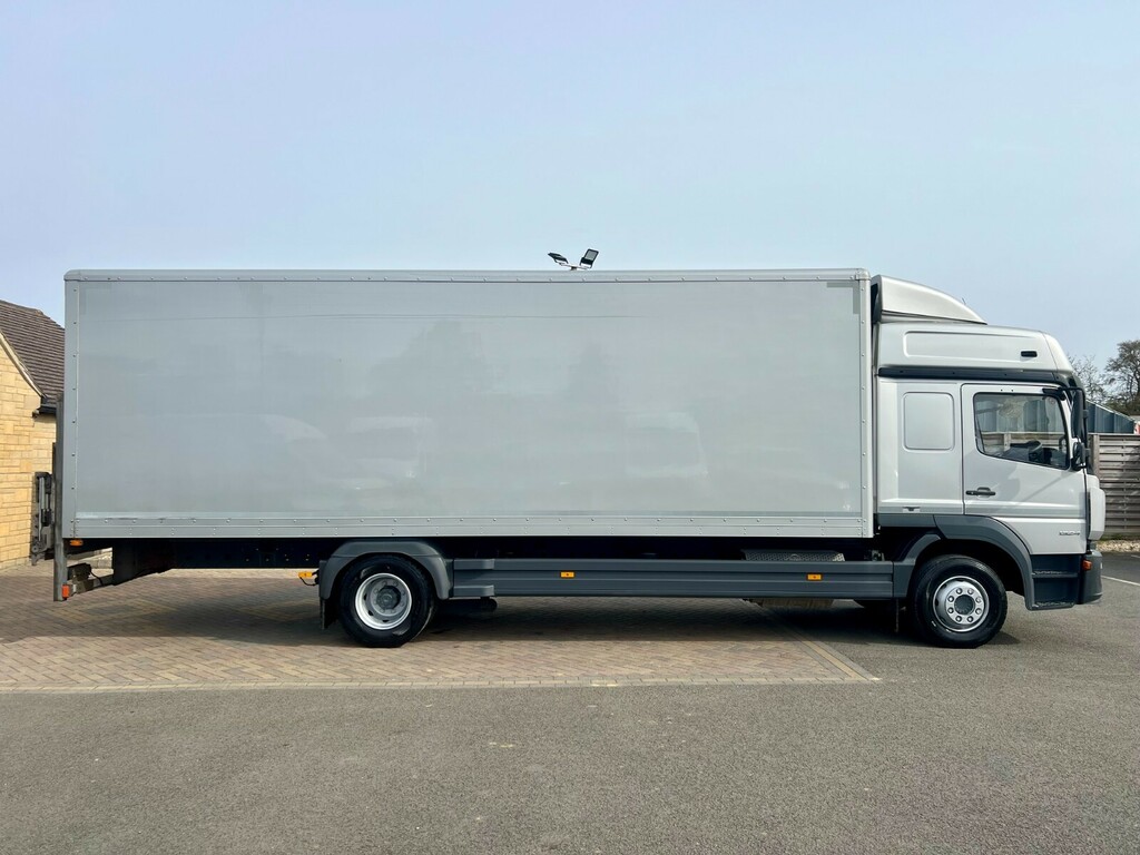 Mercedes-Benz  816 Day Cab White #2