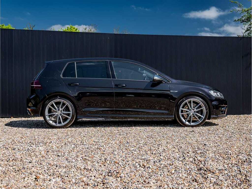 Volkswagen Golf R Black #4