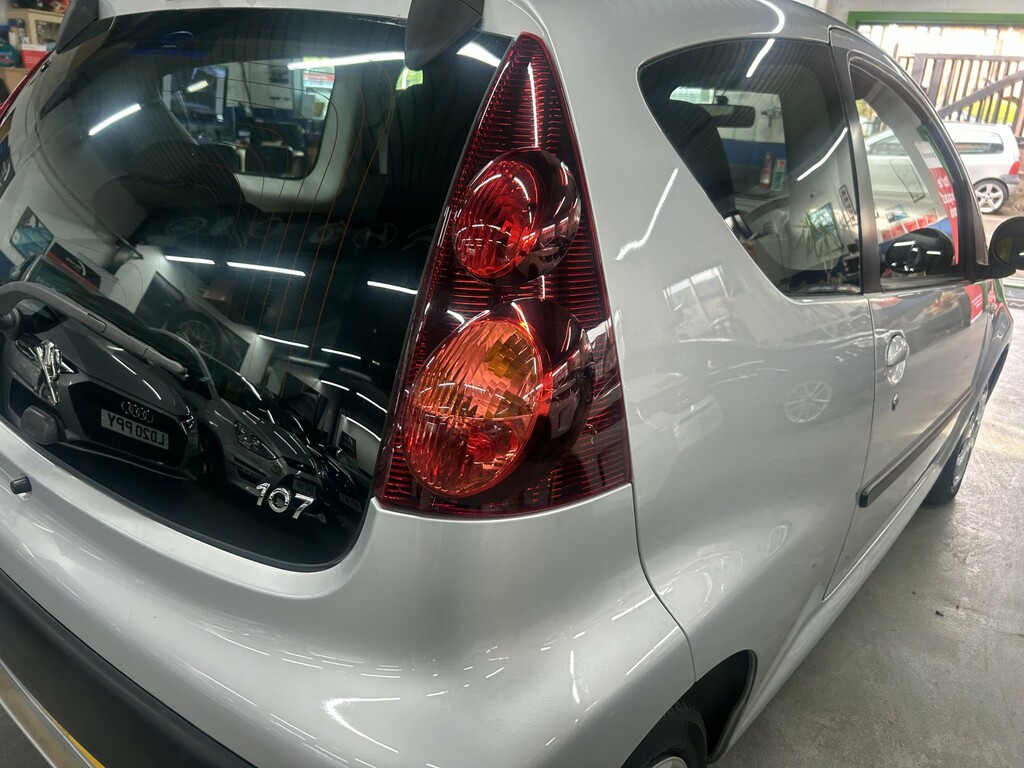 Peugeot 107 Hatchback 1.0 12V Active 201313 Silver #2