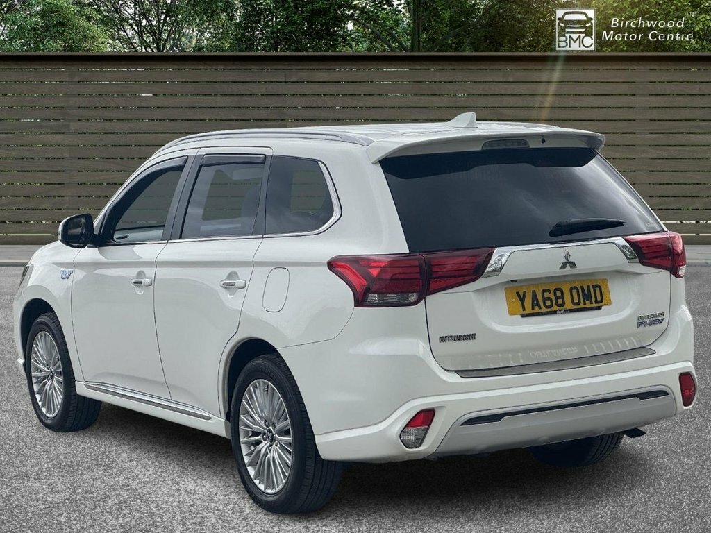 Mitsubishi Outlander 2L 4H YA68OMD White #5