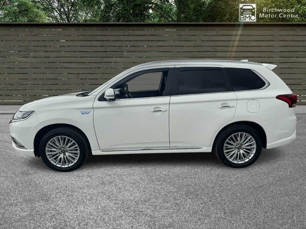 Mitsubishi Outlander 2L 4H YA68OMD White #4