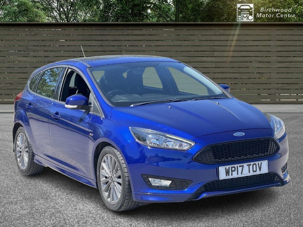Ford Focus 1L St-line Blue