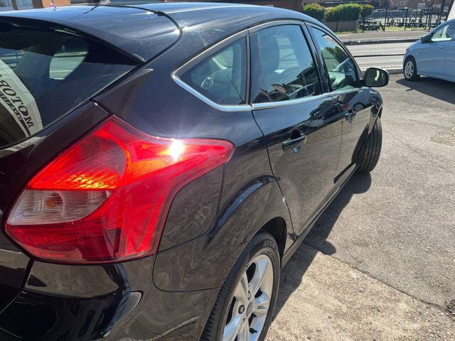 Ford Focus 1.6 Zetec Hatchback MD63NZR Black #4