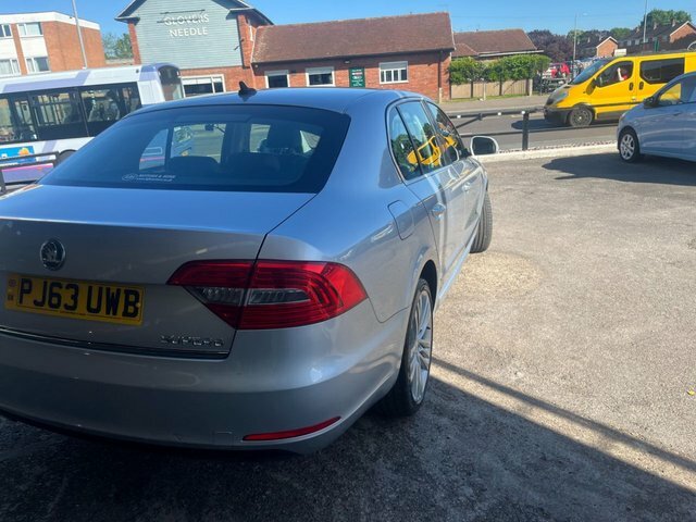 Skoda Superb 2.0 Tdi Elegance Hatchback Silver #4
