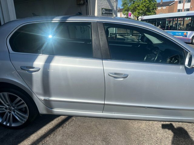 Skoda Superb 2.0 Tdi Elegance Hatchback Silver #3