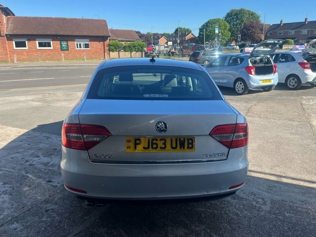 Skoda Superb 2.0 Tdi Elegance Hatchback Silver #5