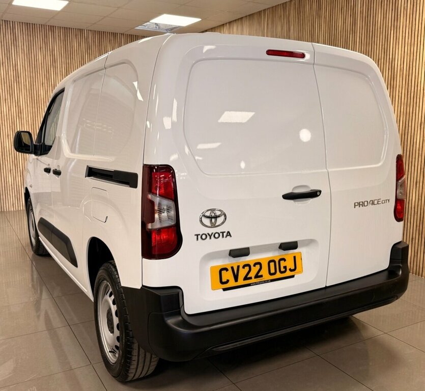 Toyota Proace City 1.5L Active CV22OGJ White #5