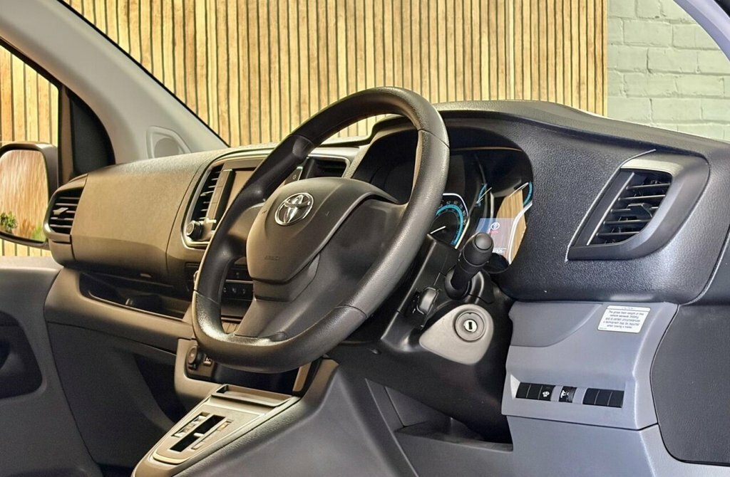 Toyota PROACE Mpv FP71UUA White #2