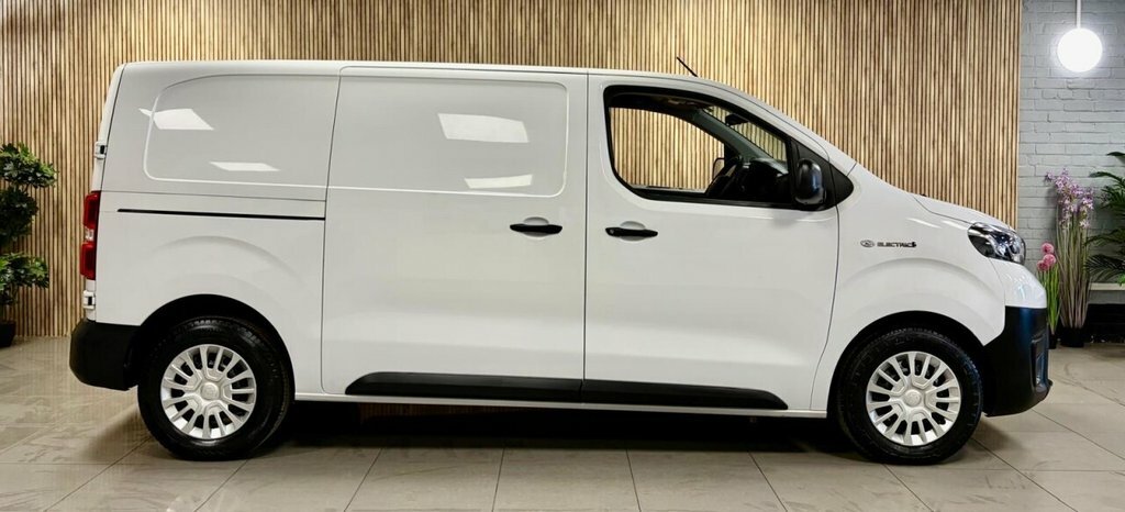 Toyota PROACE Mpv FP71UUA White #3