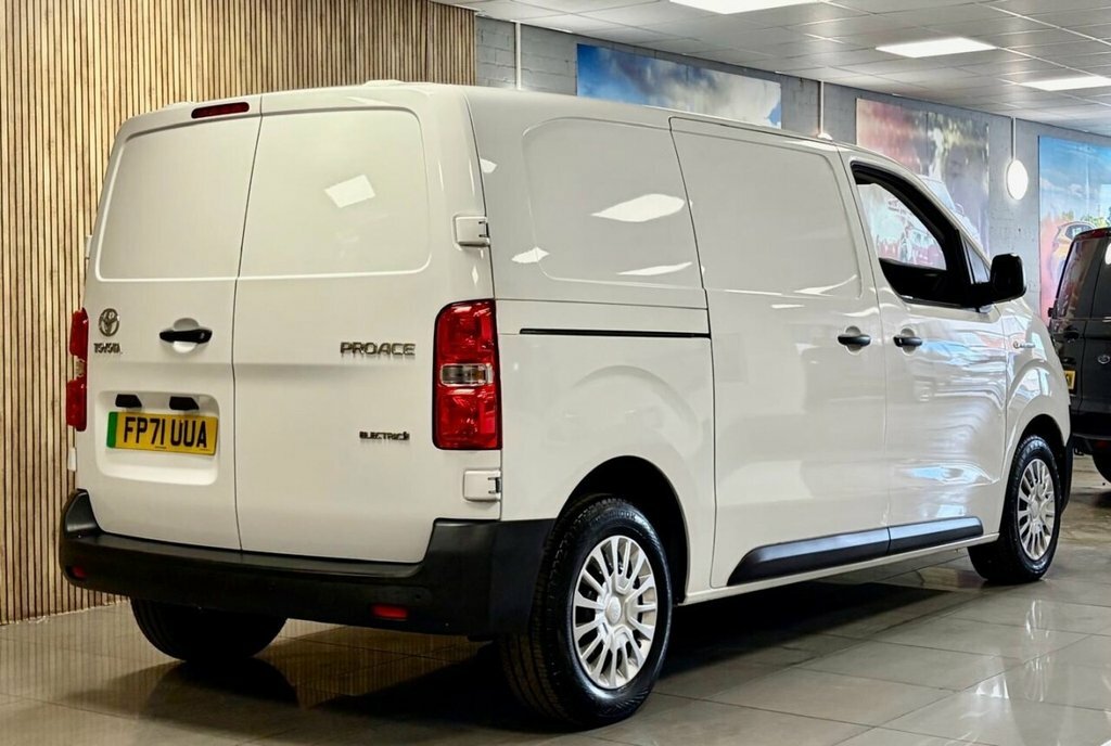 Toyota PROACE Mpv FP71UUA White #4
