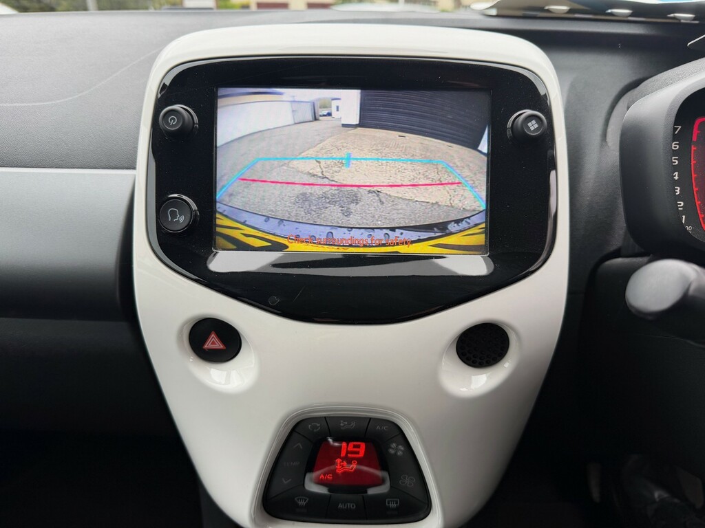 Toyota Aygo 1.0 Vvt-i X-trend Hatchback X-shift Eur DY19NTA White #3