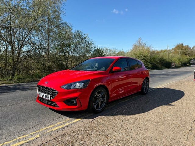 Ford Focus 1.0T Ecoboost St-line Hatchback OV69YHN Red