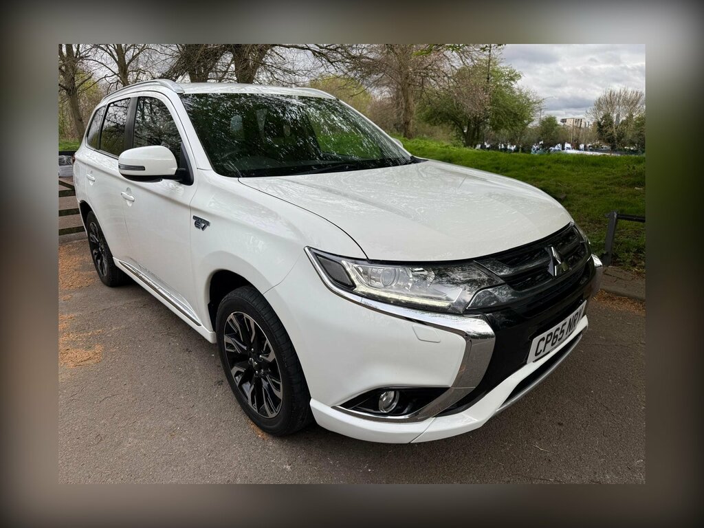 Mitsubishi Outlander 2.0H 12Kwh Gx3h Suv Plug-in Hybrid Cvt CP65NRY White #4