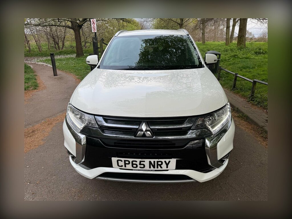 Mitsubishi Outlander 2.0H 12Kwh Gx3h Suv Plug-in Hybrid Cvt CP65NRY White #5
