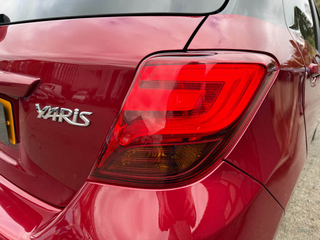 Toyota Yaris 1.33 Vvt-i Design MRZ8297 Black #6