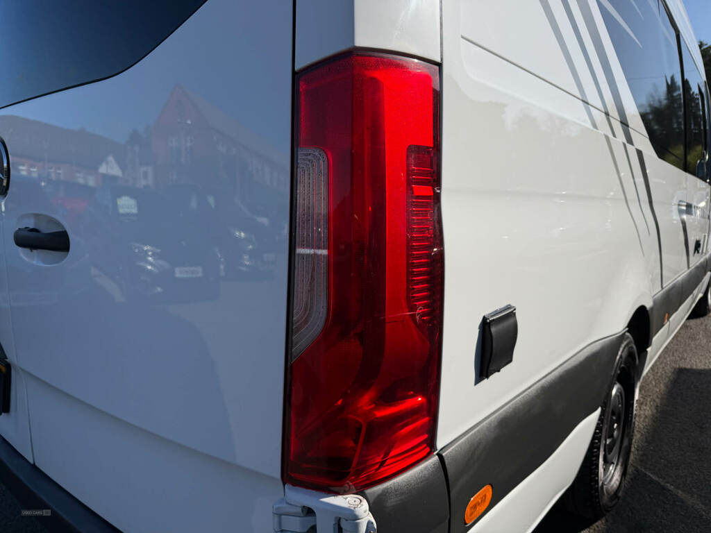 Mercedes-Benz Sprinter Motorhome 3.5T H2 Van KV68URZ White #5