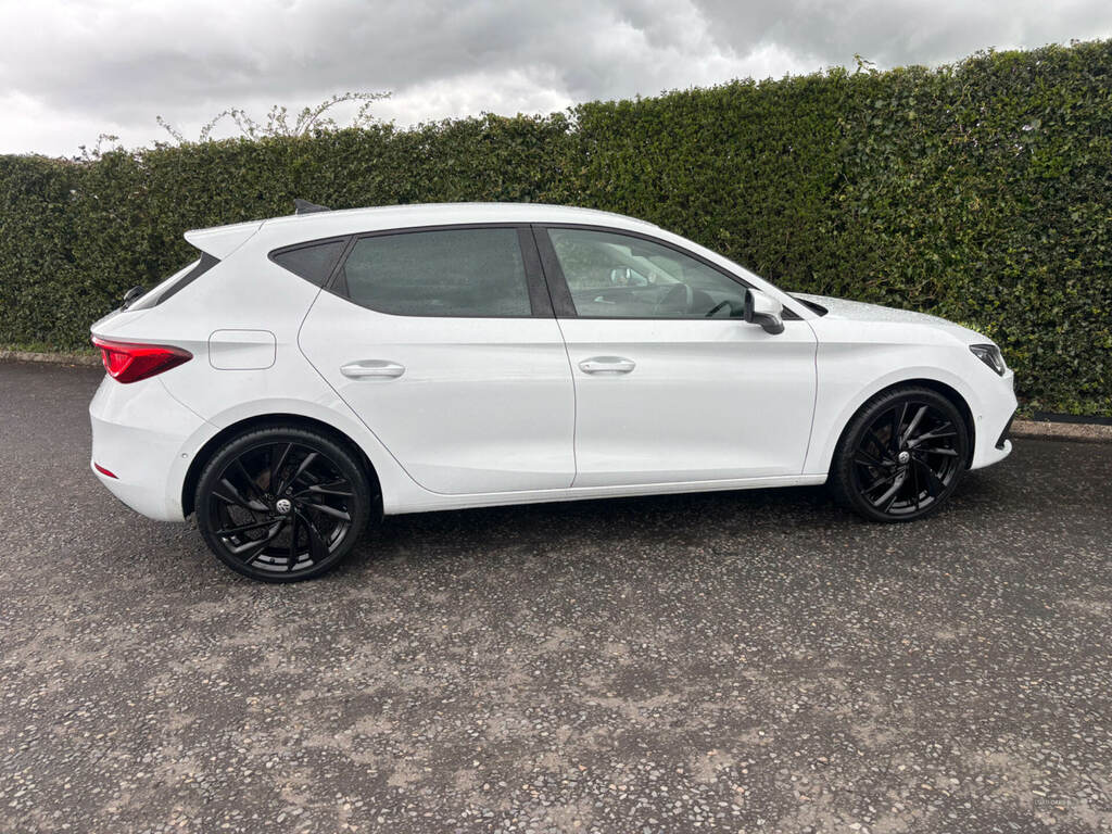 Seat Leon 2.0 Tdi Se Dynamic SRZ7980 White #2