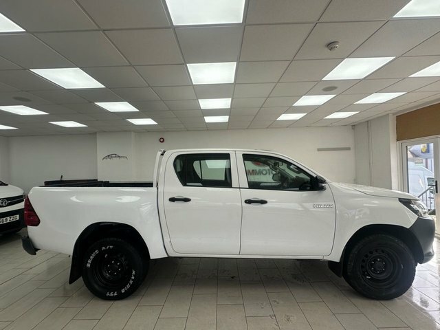 Toyota HILUX 2.4 D-4d Active Pickup Double Cab Manua BN68OJL White #2