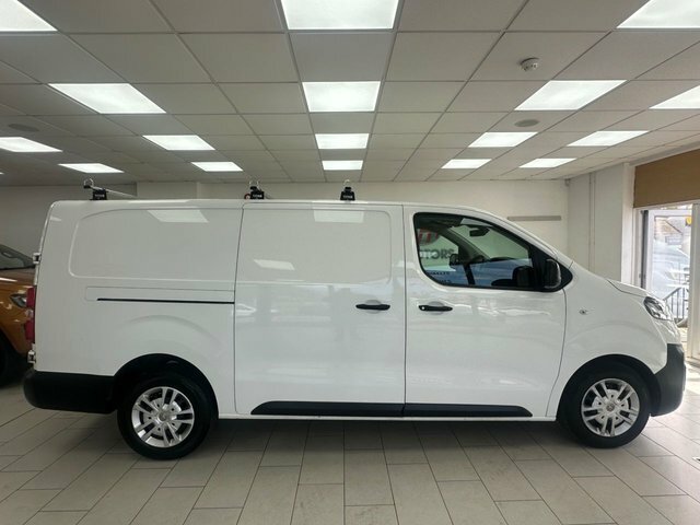Vauxhall Vivaro 1.5 Turbo D 2900 Dynamic Panel Van 6Dr Manu DP21YFM White #2