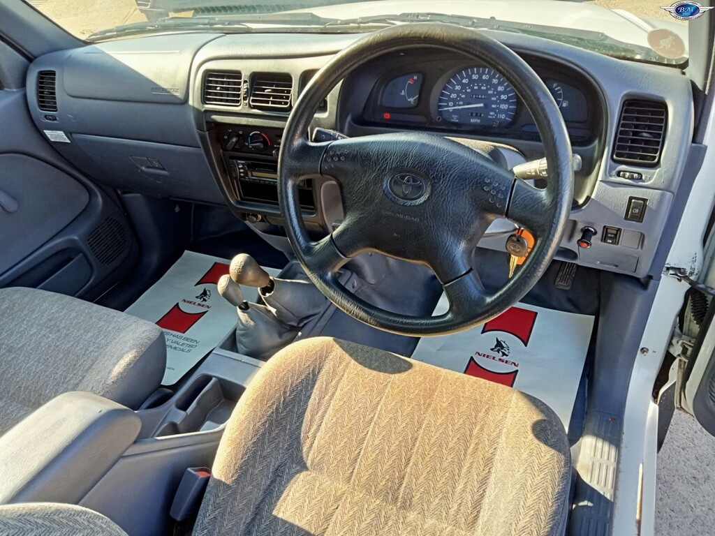 Toyota HILUX 2.5 250 Ex 2003 FA03FGF White #2