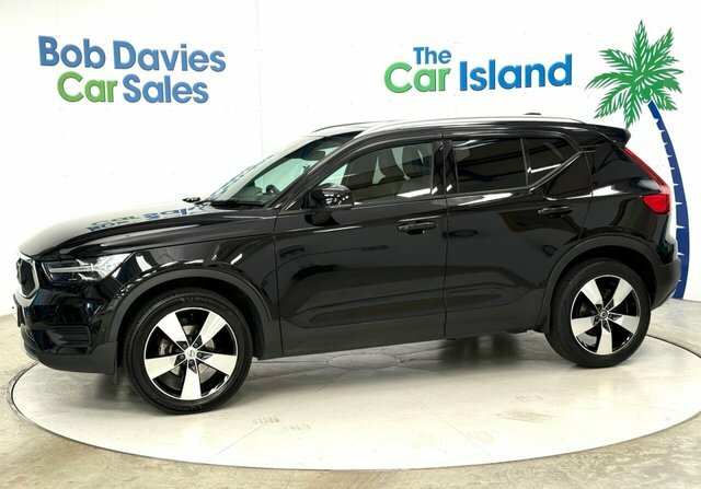 Volvo XC40 T3 Momentum Suv KR69ZGP Black #5