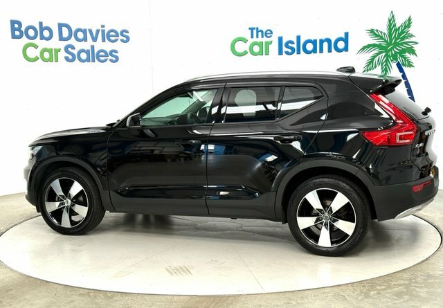 Volvo XC40 T3 Momentum Suv KR69ZGP Black #6