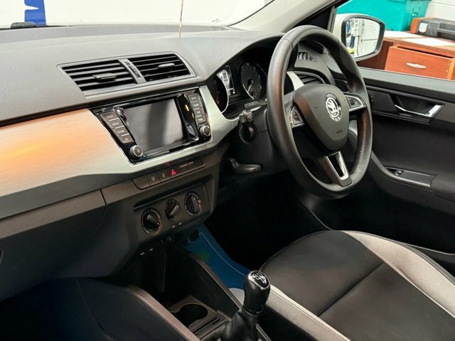 Skoda Fabia Tsi Se Hatchback YC67BWO White #4