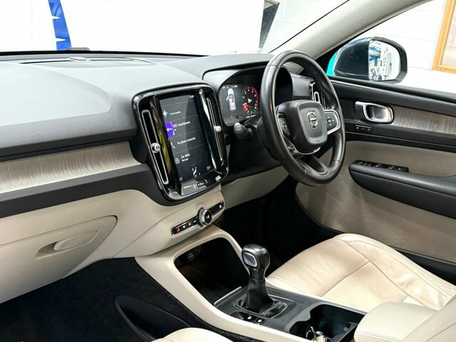 Volvo XC40 T3 Inscription Suv WX68UAL Blue #4