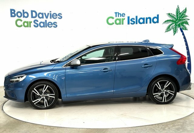 Volvo V40 D3 R-design Pro Hatchback KX68NYV Blue #5
