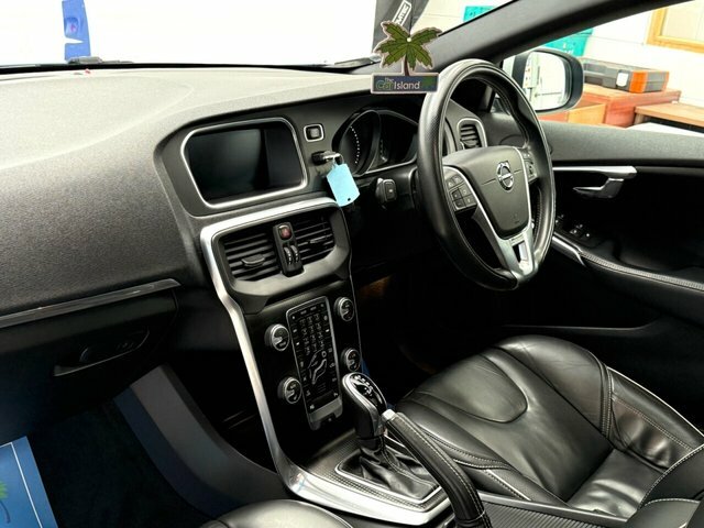 Volvo V40 D3 R-design Pro Hatchback KX68NYV Blue #4