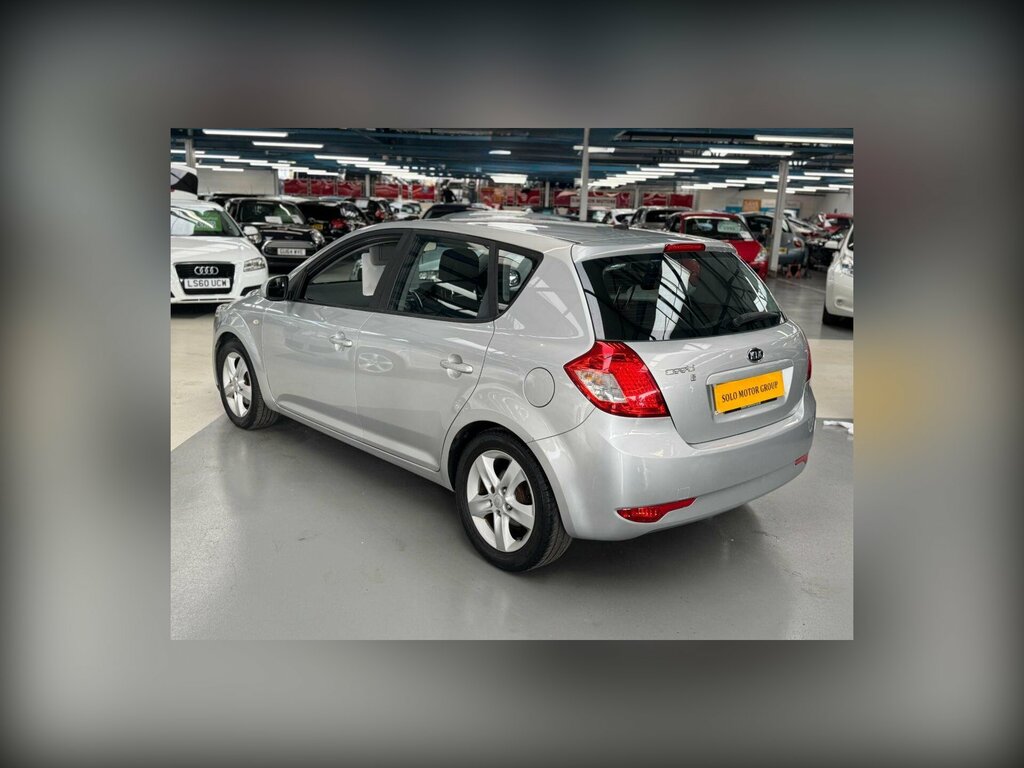 Kia Ceed 1.6 2 Hatchback Euro 4 124 Bhp Silver
