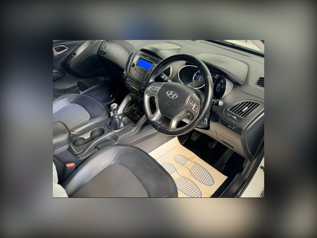 Hyundai Ix35 1.7 Crdi Blue Drive Se Suv Euro FL15SBX White #2