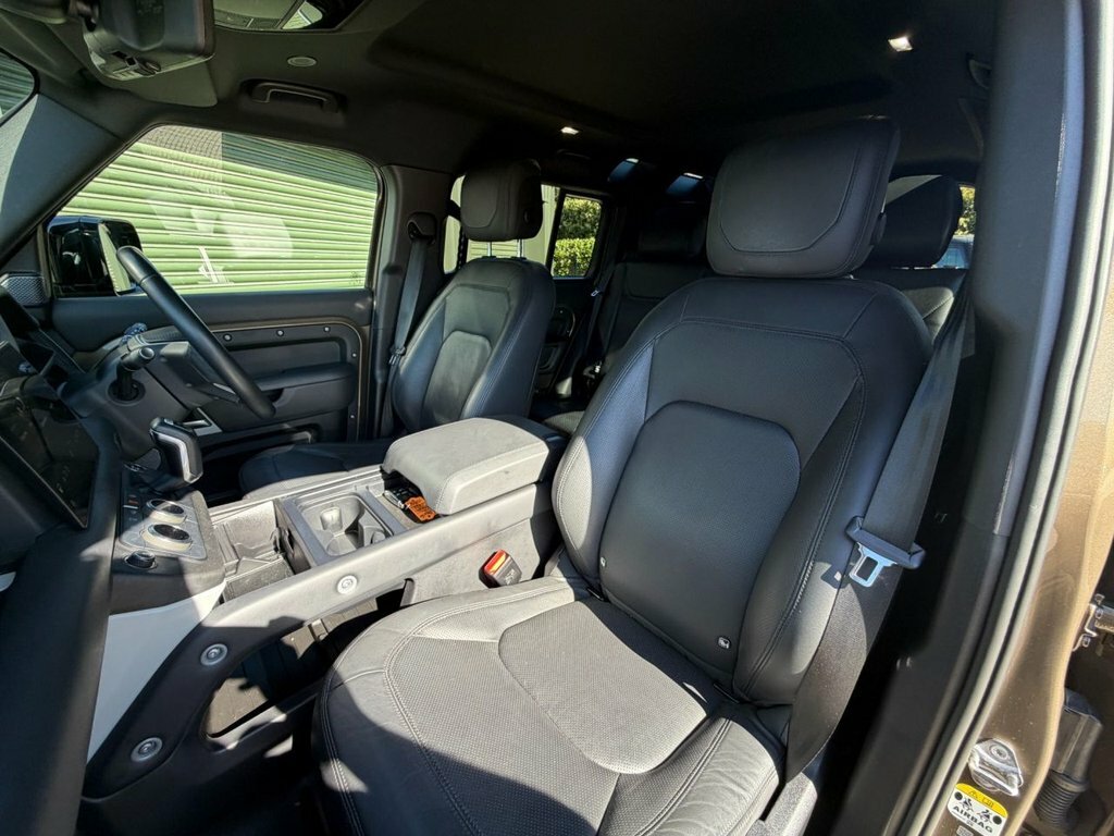 Land Rover Defender 110 3L Hse RY23LKO Brown #2