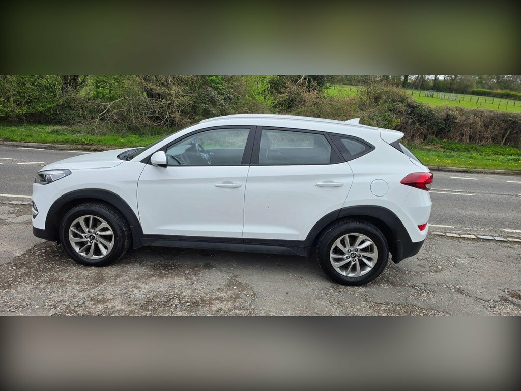 Hyundai Tucson 1.7 Crdi Blue Drive Se Nav Euro 6 Ss White