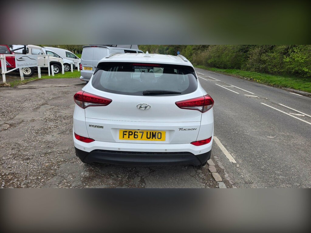 Hyundai Tucson 1.7 Crdi Blue Drive Se Nav Euro 6 Ss FP67UMO White #6