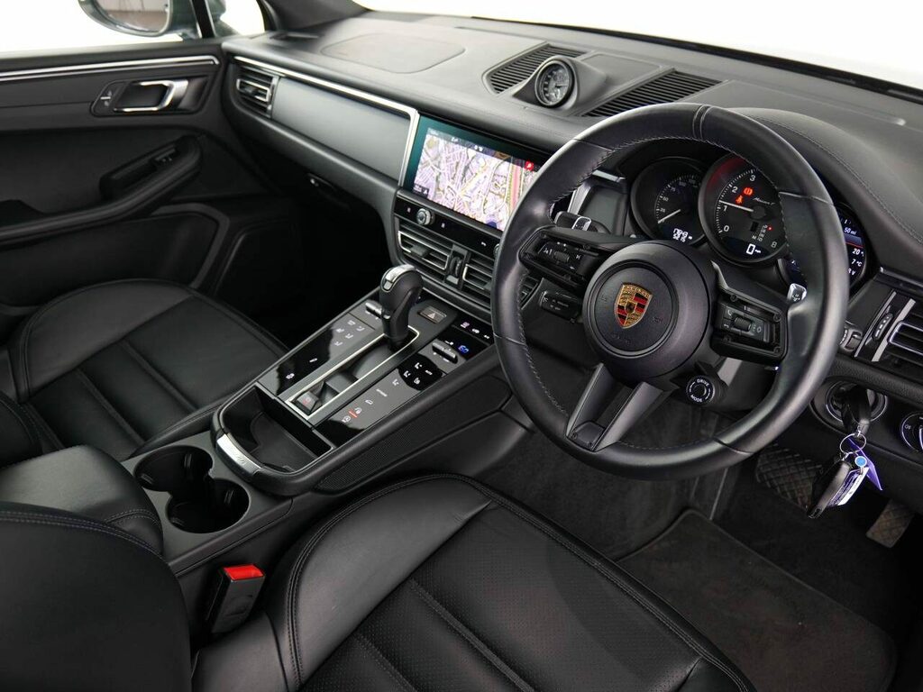 Porsche Macan Petrol PL73GYJ Black #5