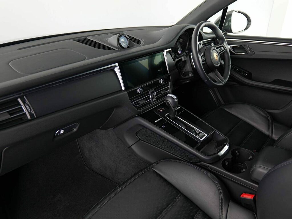 Porsche Macan Petrol PL73GYJ Black #4