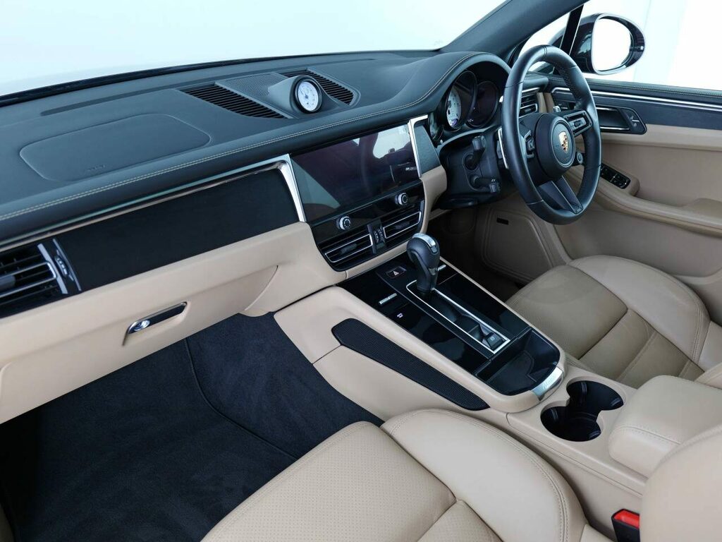 Porsche Macan Petrol KY73BXV Red #5