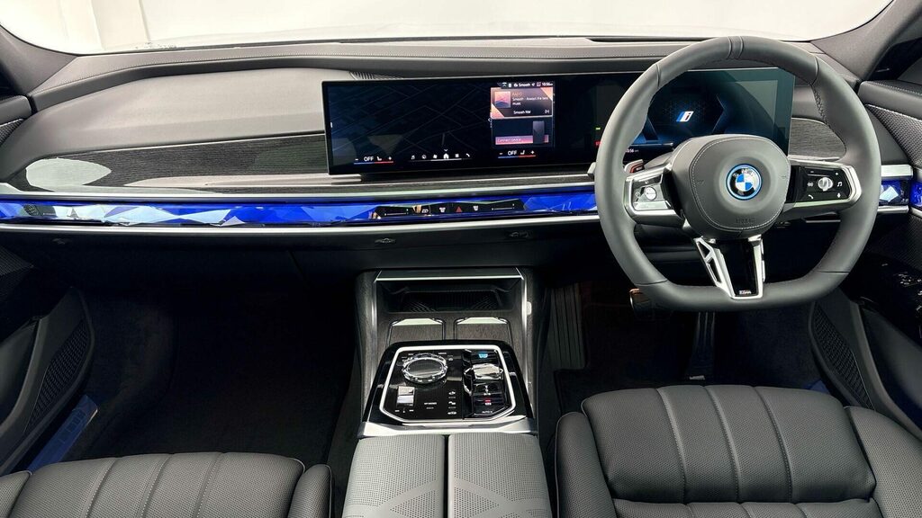 BMW i7 Xdrive60 M Sport Blue #6